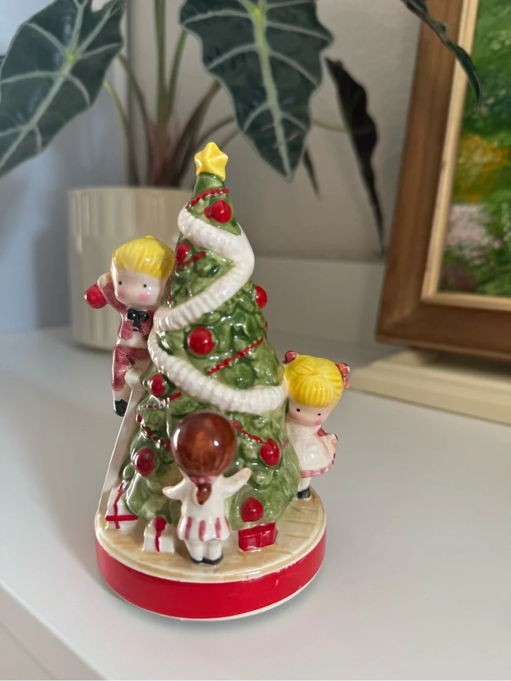 Vintage Joan Walsh Anglund Sankyo Ceramic Christmas Tree Figurine Music Box
